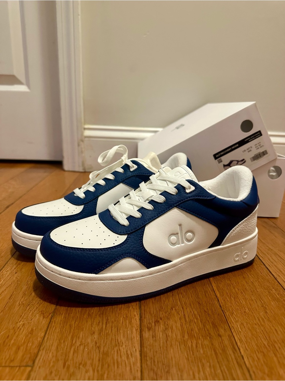 ALO recovery sneakers size 9